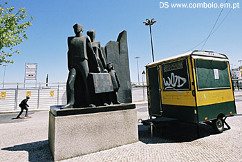 O Monumento ao Emigrante em Lisboa Santa Apolónia.